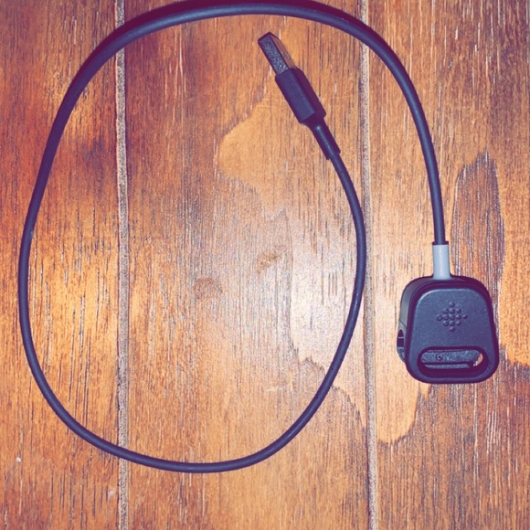 Plum Charge 3 with S&L bands and charging cord - Picture 4 of 5